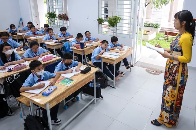 Nên giao quyền tuyển dụng nhà giáo cho ai trong ngành giáo dục hiện nay - Ảnh 1.