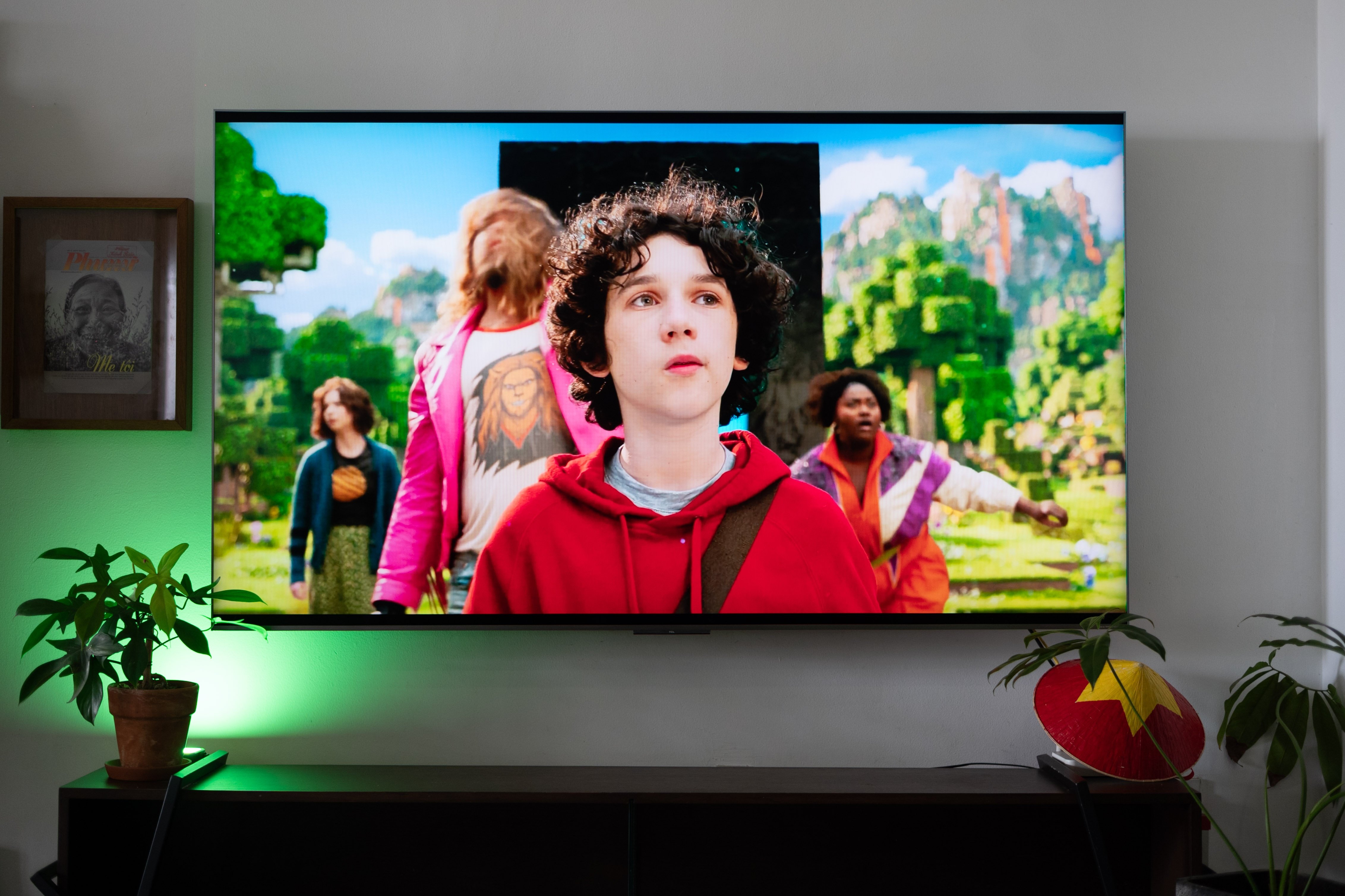TCL C8K,  Review TCL C8K,  TV Mini LED 4K,  TV 75 inch TCL,  TCL C8K gaming,  TV OLED,  TCL QD-Mini LED,  danh gia TCL C8K,  TCL 75 inch anh 3