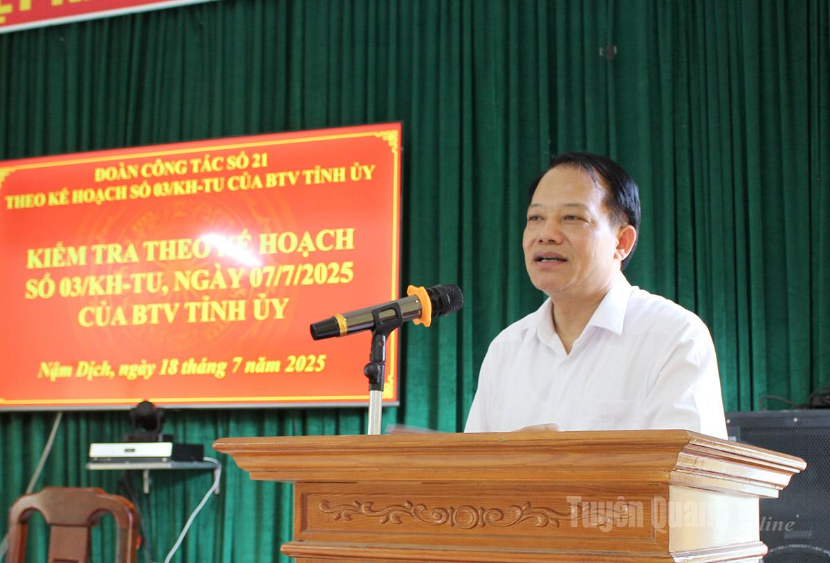 Đồng chí Vân Đình Thảo, Ủy viên Ban Thường vụ Tỉnh ủy, Giám đốc Sở Tài chính phát biểu chỉ đạo tại buổi làm việc với Đảng ủy xã Nậm Dịch. Ảnh: Hồng Hà