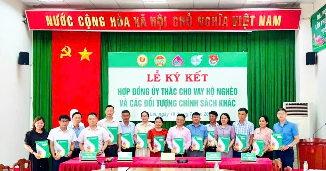 Chi nhánh Ngân hàng Chính sách xã hội tỉnh Gia Lai ký kết hợp đồng ủy thác với các hội, đoàn thể