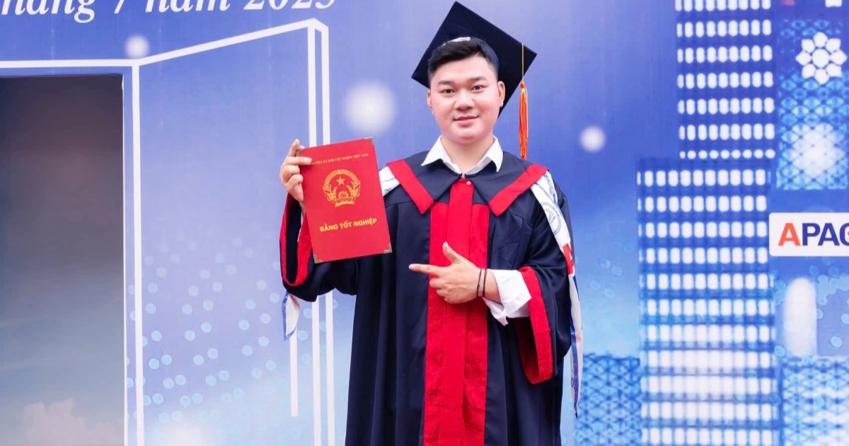 Chàng trai Hà Nhì tốt nghiệp thủ khoa Học viện Hành chính và Quản trị công