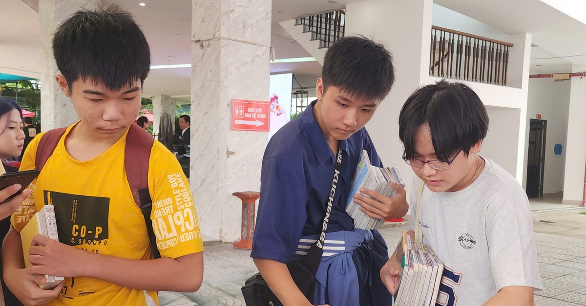Sôi nổi nhiều bạn trẻ tham gia ngày hội sách 'Mơ hỏi mở' 2025