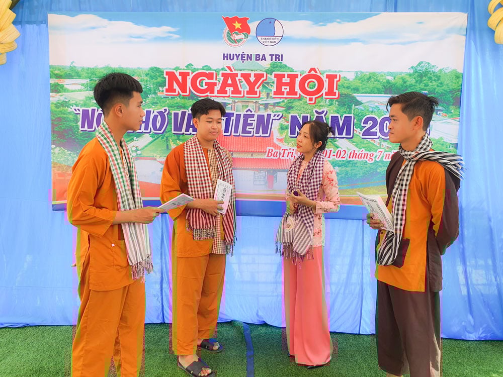 Ngày hội Nói thơ Vân Tiên dành cho đoàn viên, thanh niên, học sinh được tổ chức nhân dịp kỷ niệm Ngày sinh Danh nhân Nguyễn Đình Chiểu.
