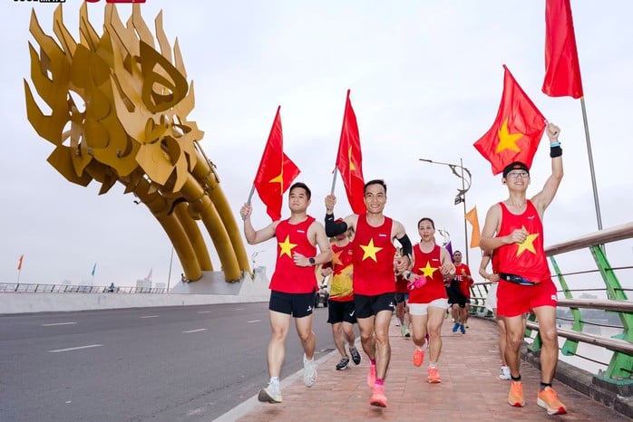 11.000 vận động viên hội ngộ Marathon Da Nang 2025 - Ảnh 2.