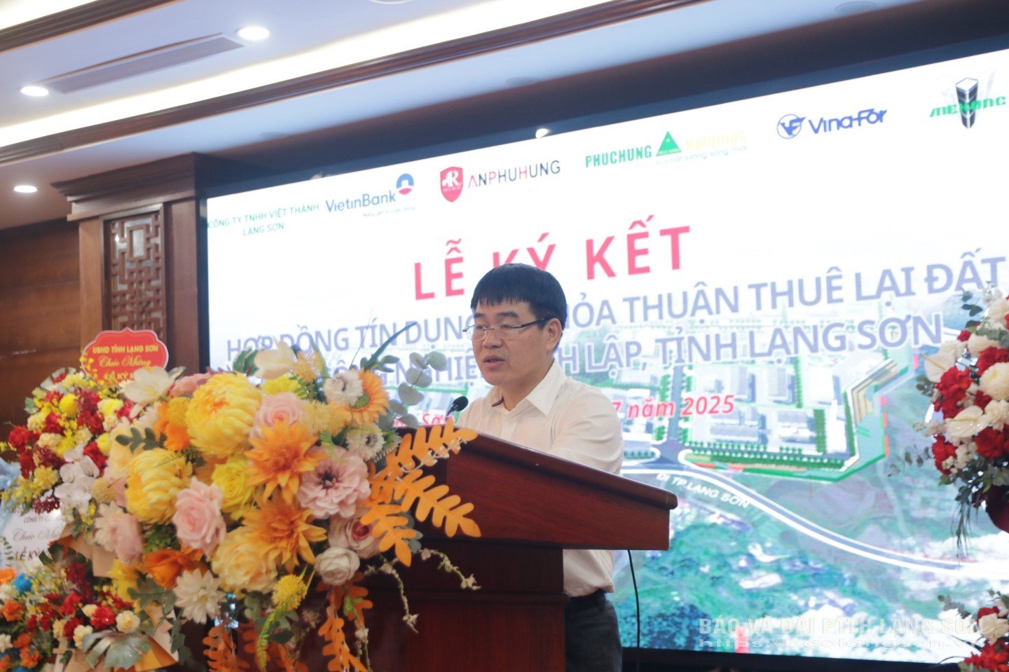 Lãnh đạo nhà đầu tư phát biểu giới thiệu về tình hình triển khai dự án