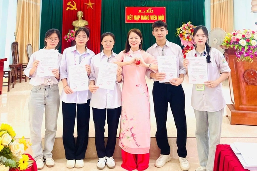 Một lớp ở miền núi có 34 học sinh đạt từ 25 điểm trở lên - 2
