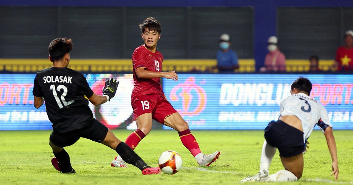U.23 វៀតណាម​ត្រៀម​ខ្លួន​ឈ្នះ​ការ​ប្រកួត​ដំបូង៖ 'ចុច​ប៊ូតុង' ក្នុង​ដំណើរ​ទៅ​ការពារ​បល្ល័ង្ក