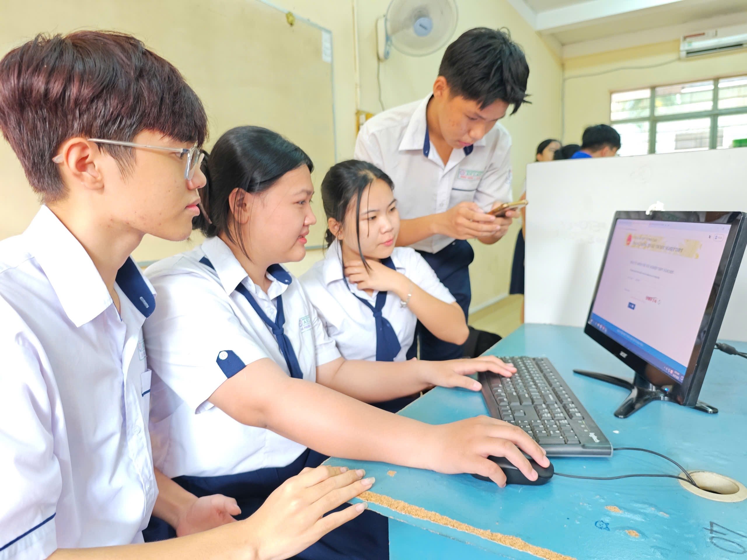 Hàng loạt ngành 'hot' có điểm sàn xét tuyển là 15- Ảnh 1.