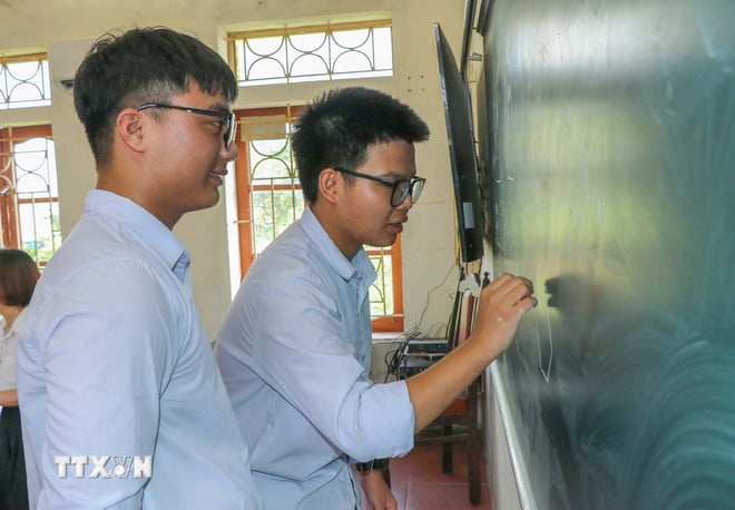 Nam sinh Ninh Bình lập sơ đồ tư duy, tự học và giành ngôi thủ khoa toàn quốc- Ảnh 1.