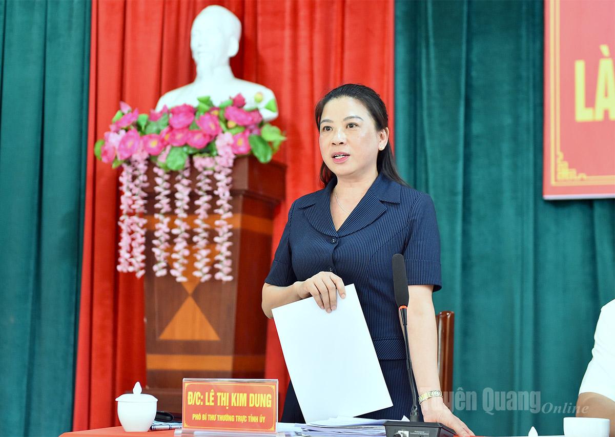 Đồng chí Phó Bí thư Thường trực Tỉnh ủy Lê Thị Kim Dung phát biểu tại buổi làm việc.