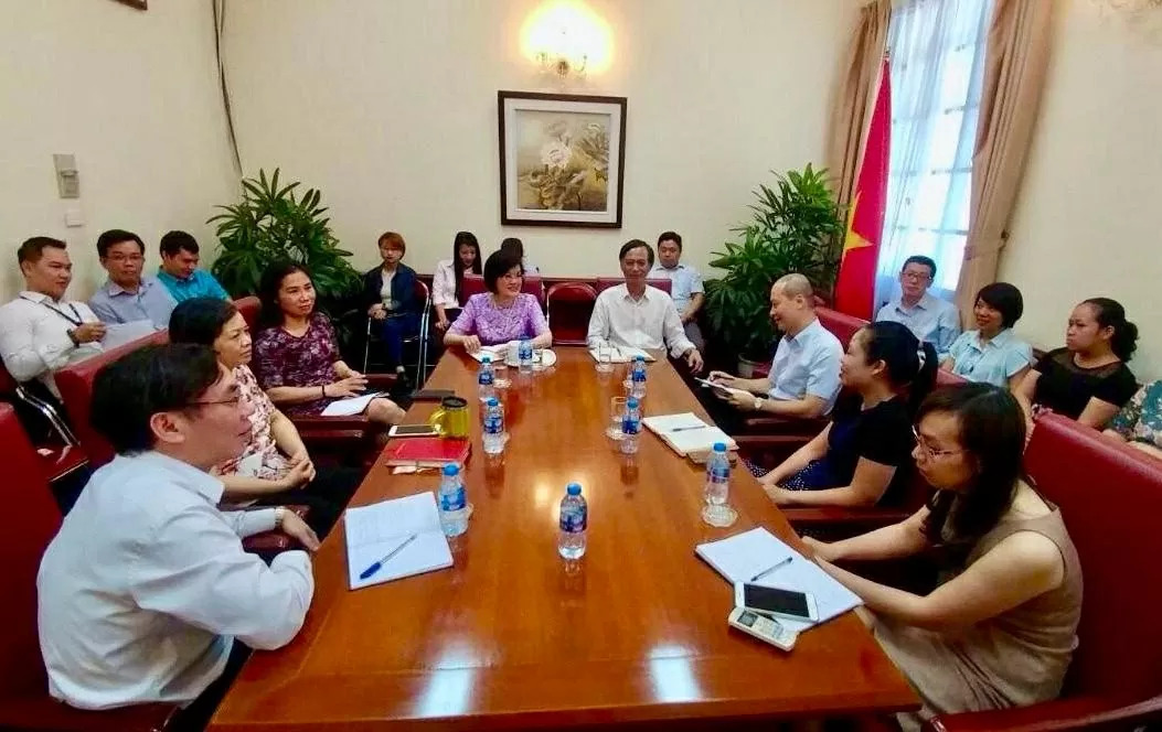 Từ trang giấy trắng đến hành trình trưởng thành – Dấu ấn Đại sứ Nguyễn Nguyệt Nga trong tôi