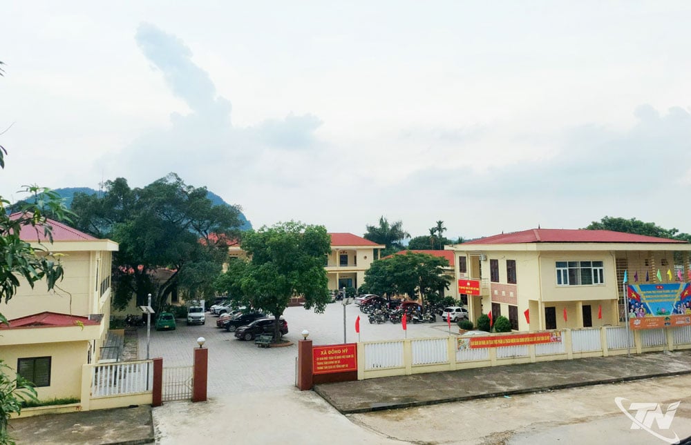 Trung tâm hành chính xã Đồng Hỷ bên quốc lộ 1B, thuận lợi cho các hoạt động hành chính giữa chính quyền với nhân dân.