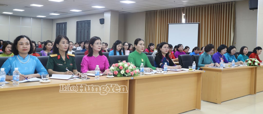 Các đại biểu dự hội nghị.