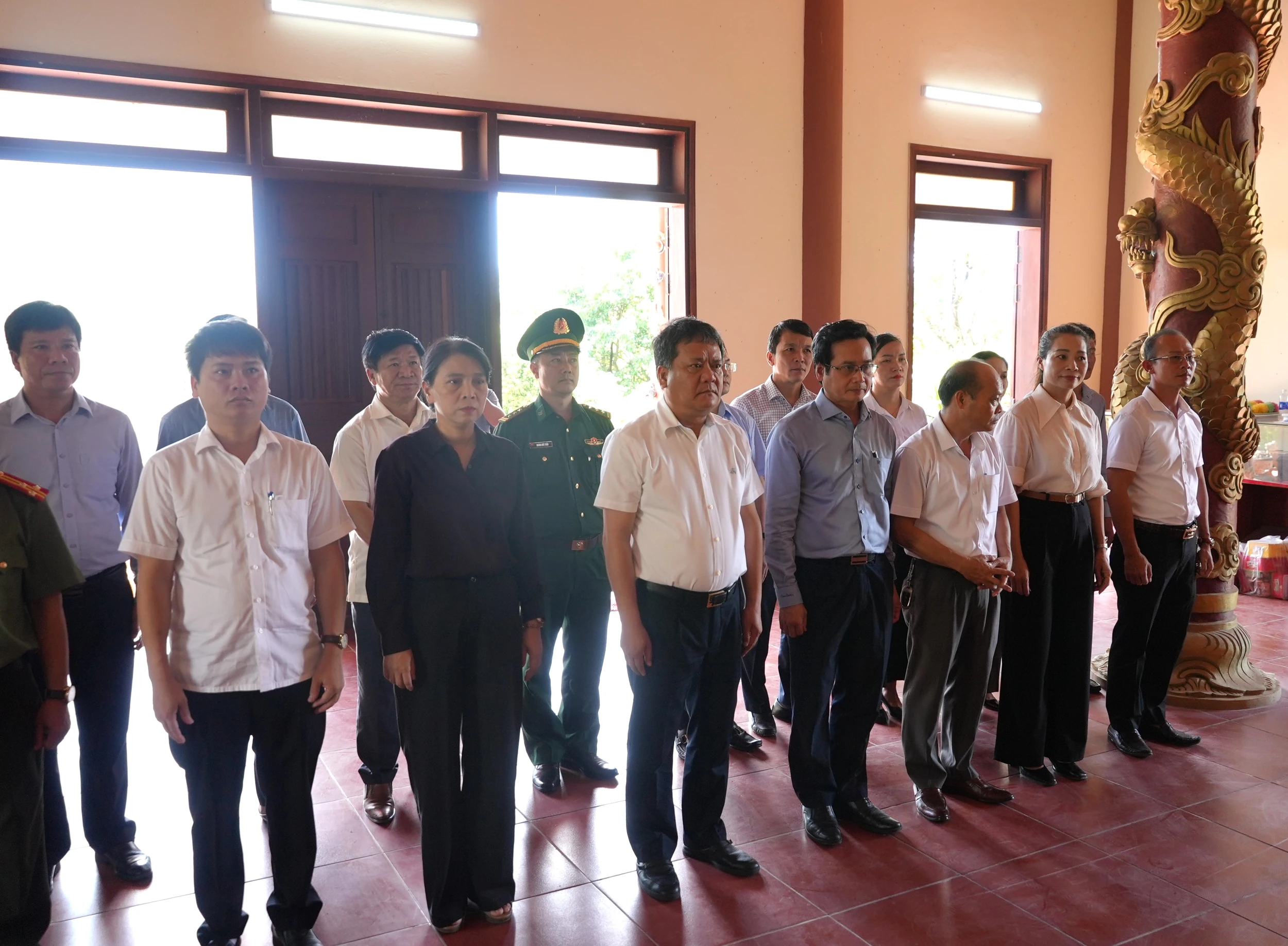Chủ tịch UBND tỉnh thăm, tặng quà gia đình chính sách, người có công