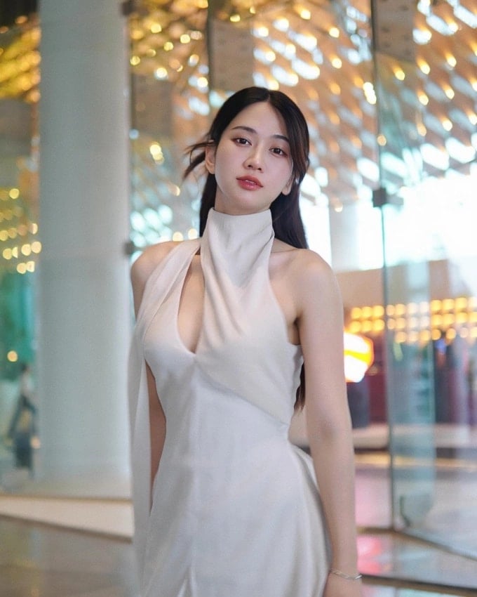 Không ít ý kiến cho rằng khả năng diễn xuất của Lê Bống còn hạn chế, biểu cảm thiếu tự nhiên, chưa đủ thuyết phục để đảm đương tuyến vai quan trọng.