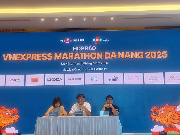 11.000 vận động viên hội ngộ Marathon Da Nang 2025 - Ảnh 1.