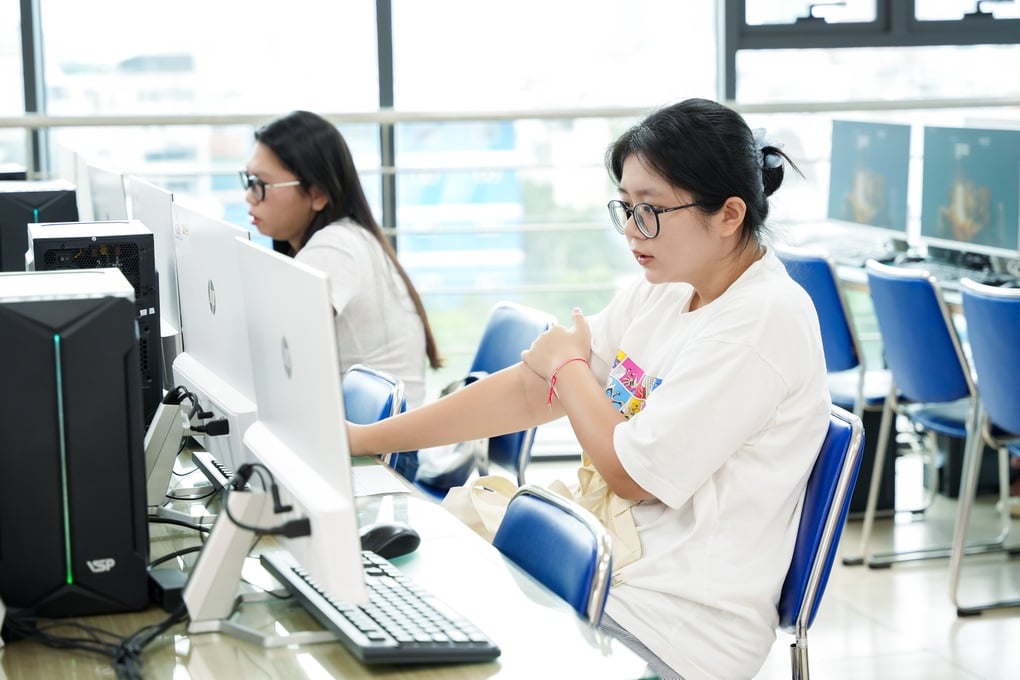 Nhiều thí sinh chuyển hướng xét học bạ sau khi biết điểm thi tốt nghiệp THPT - 3