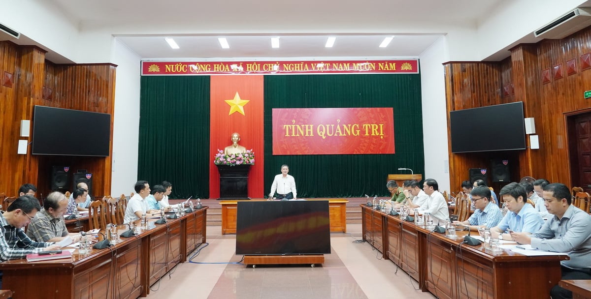 Der stellvertretende Vorsitzende des Volkskomitees der Provinz Quang Tri, Phan Phong Phu, hielt bei dem Treffen eine Rede.