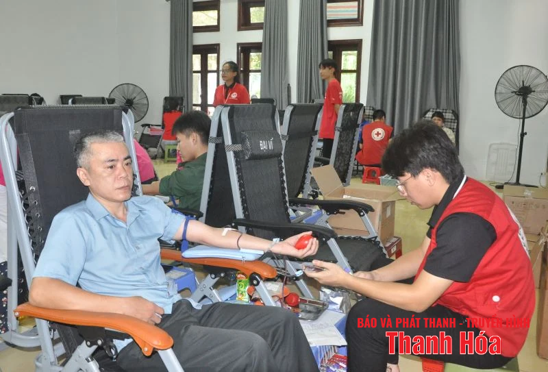 Tiếp nhận 1.300 đơn vị máu tại ngày hội “Giọt hồng Xứ Thanh