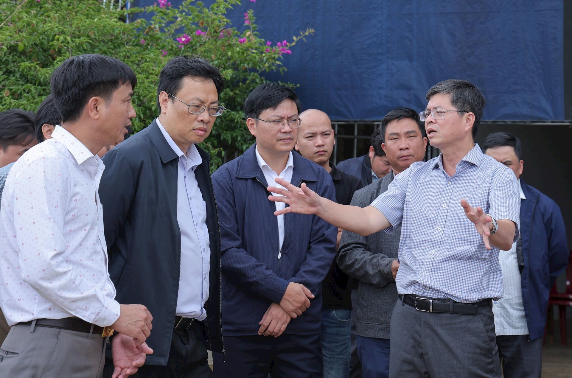 nghi2052.jpg