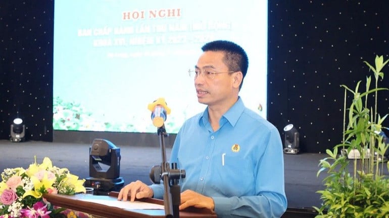 dong-chi-pham-quang-huong-pho-chu-tich-thuong-truc-cong-doan-khoa-hoc-va-cong-nghe-viet-nam-phat-bieu-khai-mac-hoi-nghi-9454.jpg