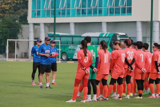 Huỳnh Như dè chừng Indonesia, HLV Mai Đức Chung báo tin cực vui: 'Thanh Nhã...'- Ảnh 1.