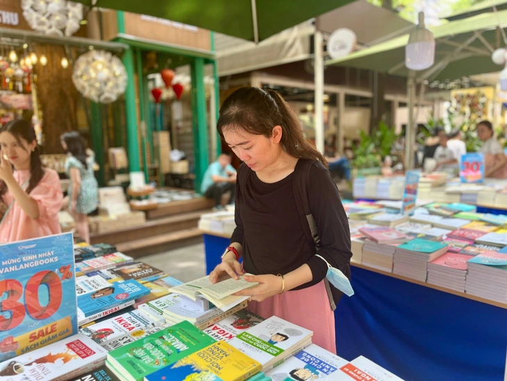 Đường sách TP.HCM - Ảnh 1.