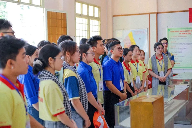 យុវជននៃសាកលវិទ្យាល័យ Nam Can Tho - "បំភ្លឺភ្លើង" នៃការស្ម័គ្រចិត្តនៅព្រំដែន