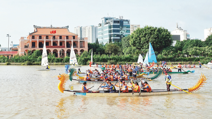 Hoạt động thể thao dưới nước tại Lễ hội sông nước Thành phố Hồ Chí Minh lần 1.