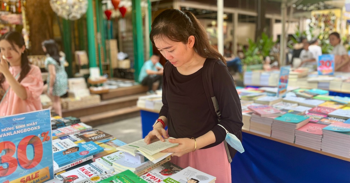 Doanh thu Đường sách TP.HCM đạt hơn 31,3 tỉ đồng nhưng lượng sách bán ra giảm