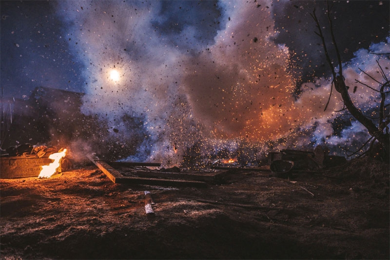 นิทรรศการผลงานภาพถ่าย 40 ภาพ ในภาพยนตร์เรื่อง "ฝนแดง"