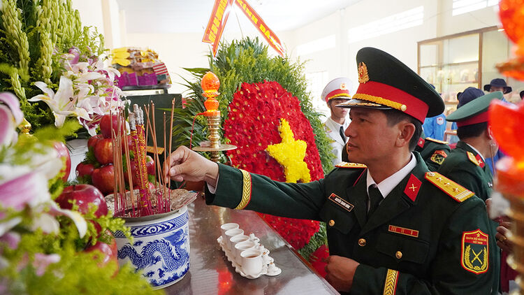ต้อนรับทีม K93 อัน เกียง เพื่อค้นหาและรวบรวมร่างของผู้เสียชีวิตในกัมพูชา