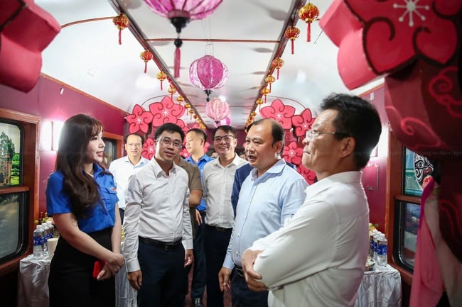 “Chuyến tàu Thanh niên với hành trình về nguồn: Giáo dục lý tưởng cách mạng cho đoàn viên, thanh niên - Ảnh 4.