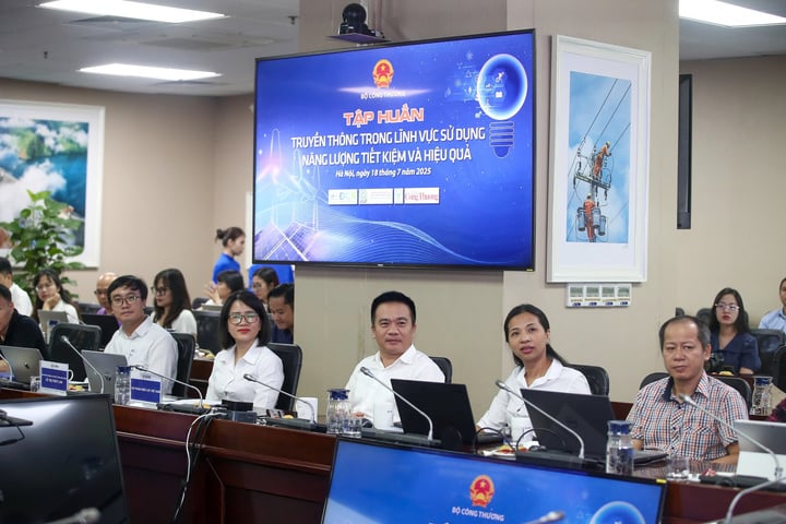 Hội nghị có sự tham gia của hơn 50 phóng viên, biên tập viên đến từ các cơ quan thông tấn, báo chí khu vực miền Bắc. Ảnh: Nam Nguyễn