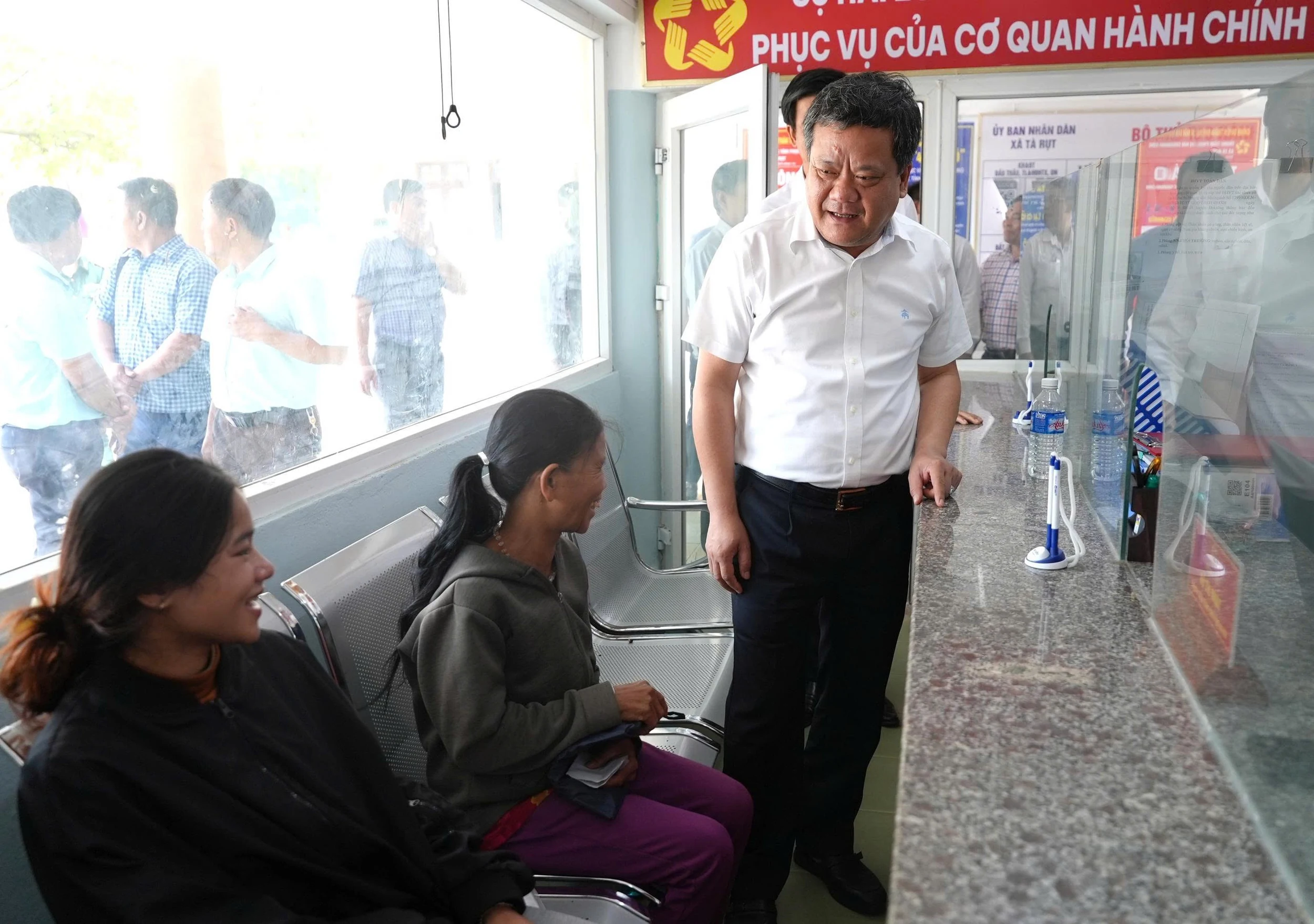 Chủ động khắc phục khó khăn, bảo đảm phục vụ tốt nhất cho người dân, doanh nghiệp