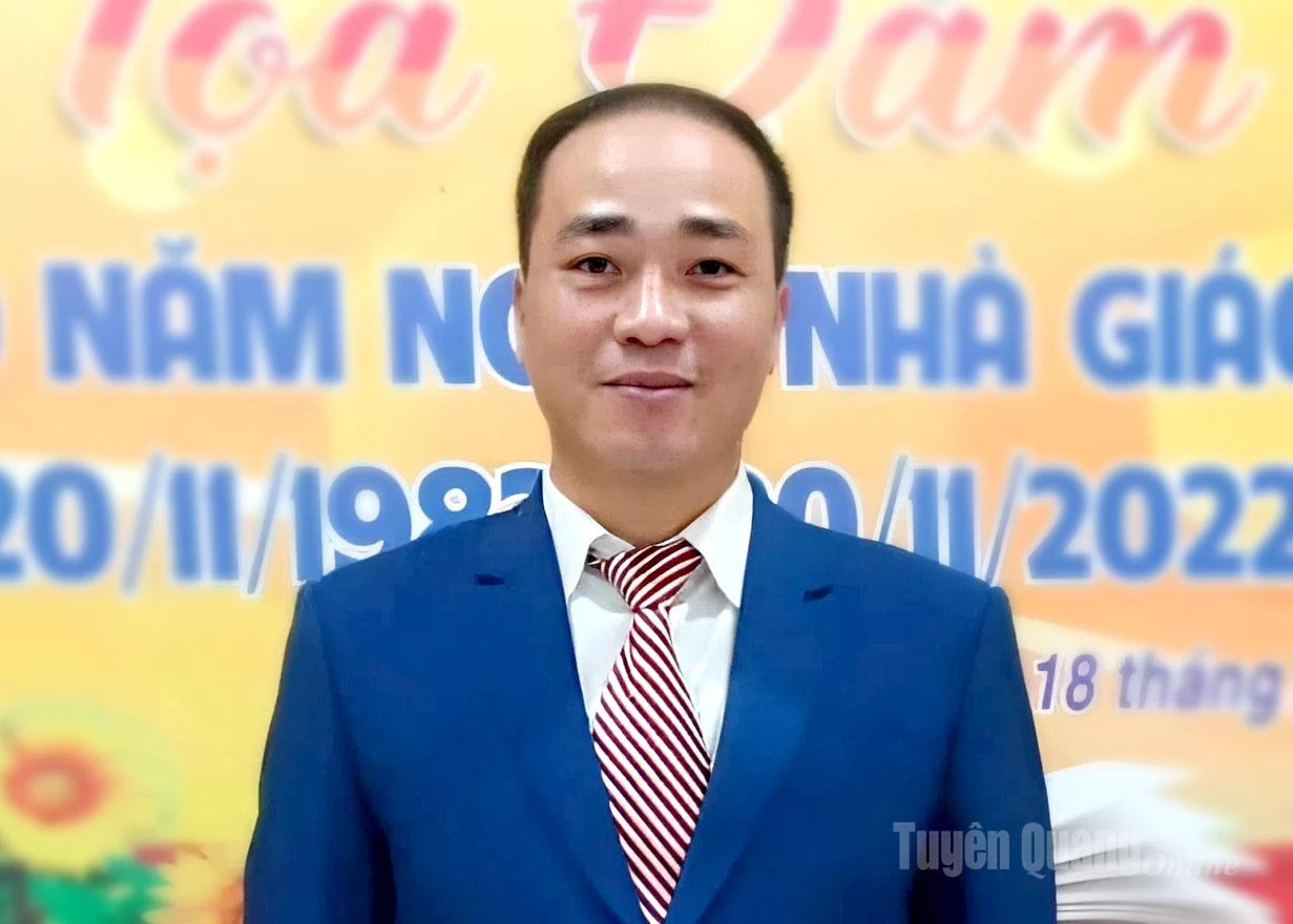 M. Le Manh Cuong, enseignant à l'école primaire de Thuong Phung, commune de Son Vi.