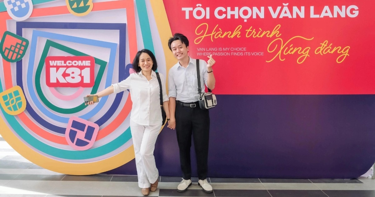 Phụ huynh chủ động cùng con tìm hiểu trường đại học tương lai