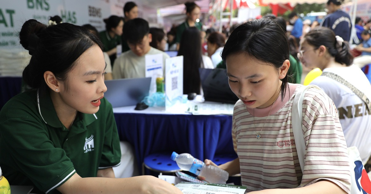 Trường đại học hạ điểm sàn, bỏ yêu cầu toán 8 điểm mới được xét ngành bán dẫn