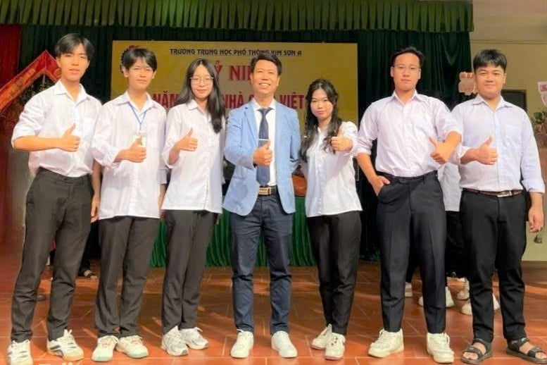 Bộ 3 thầy cô trường làng “mát tay” với thủ khoa - 5