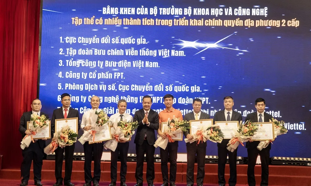 FPT nhận bằng khen của Bộ KH-CN