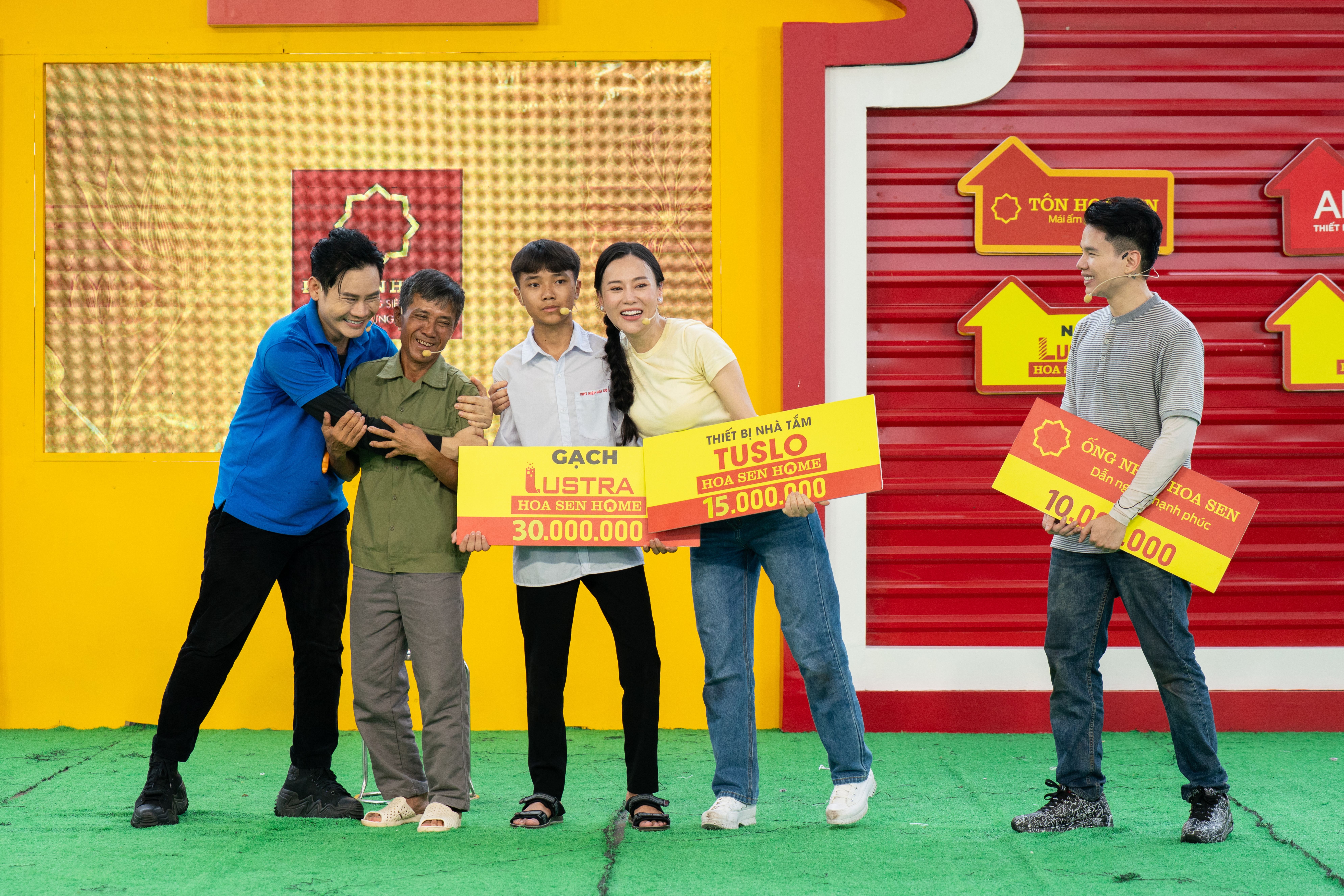 Vi Quoc Viet's family came in first.