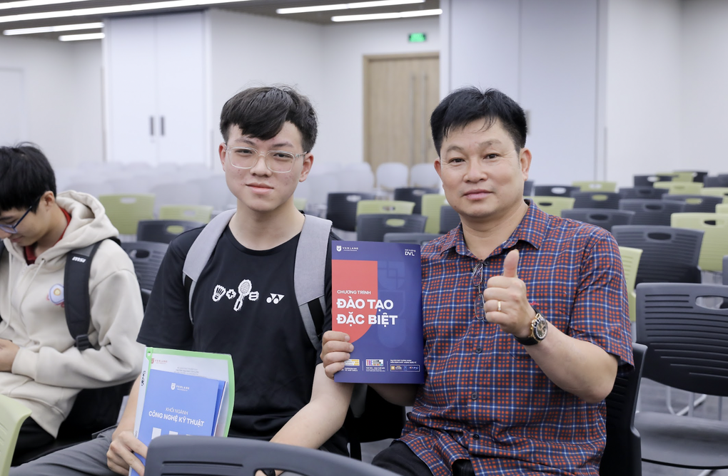 Phụ huynh chủ động cùng con tìm hiểu trường đại học tương lai - 2
