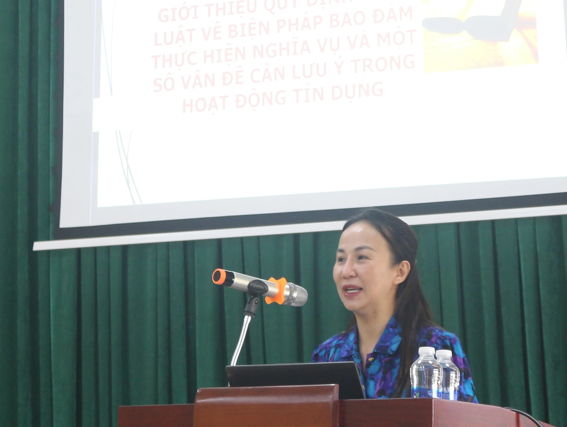Nâng cao hiệu quả vận dụng kiến thức pháp luật cho cán bộ ngân hàng
