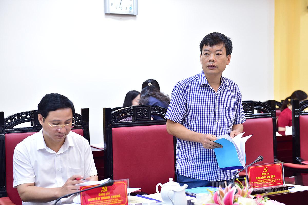Lãnh đạo Ban Tuyên giáo và Dân vận Tỉnh ủy phát biểu tại buổi làm việc.
