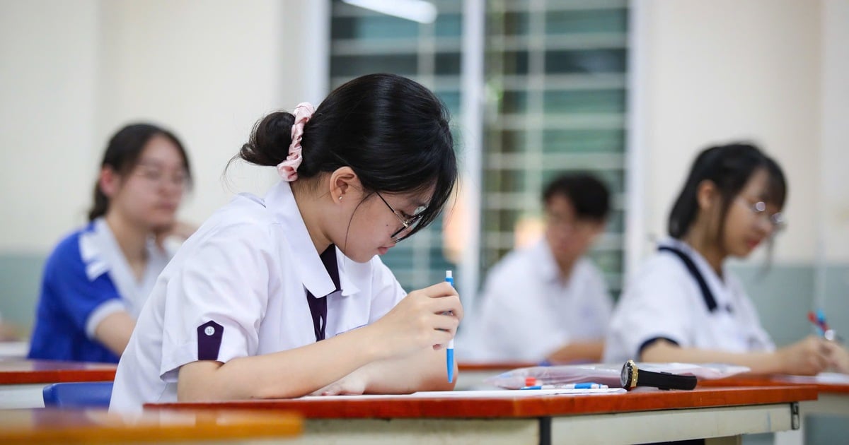 How much can the university entrance exam scores in 2025 decrease?