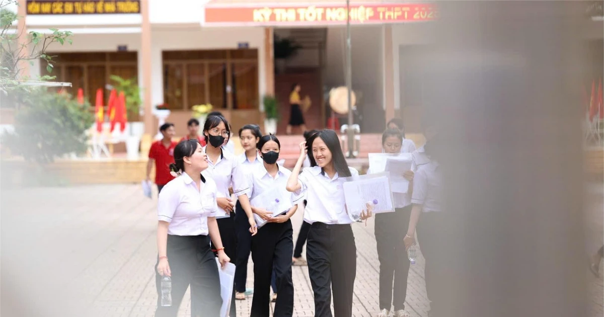 Ngôi trường từ hơn 30 em nguy cơ rớt đến hơn 99% học sinh đỗ tốt nghiệp