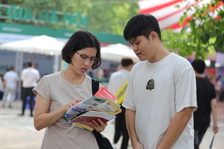 Đại học Quốc gia Hà Nội quy đổi 130 điểm HSA bằng 27,75 điểm D01 - Ảnh 1.