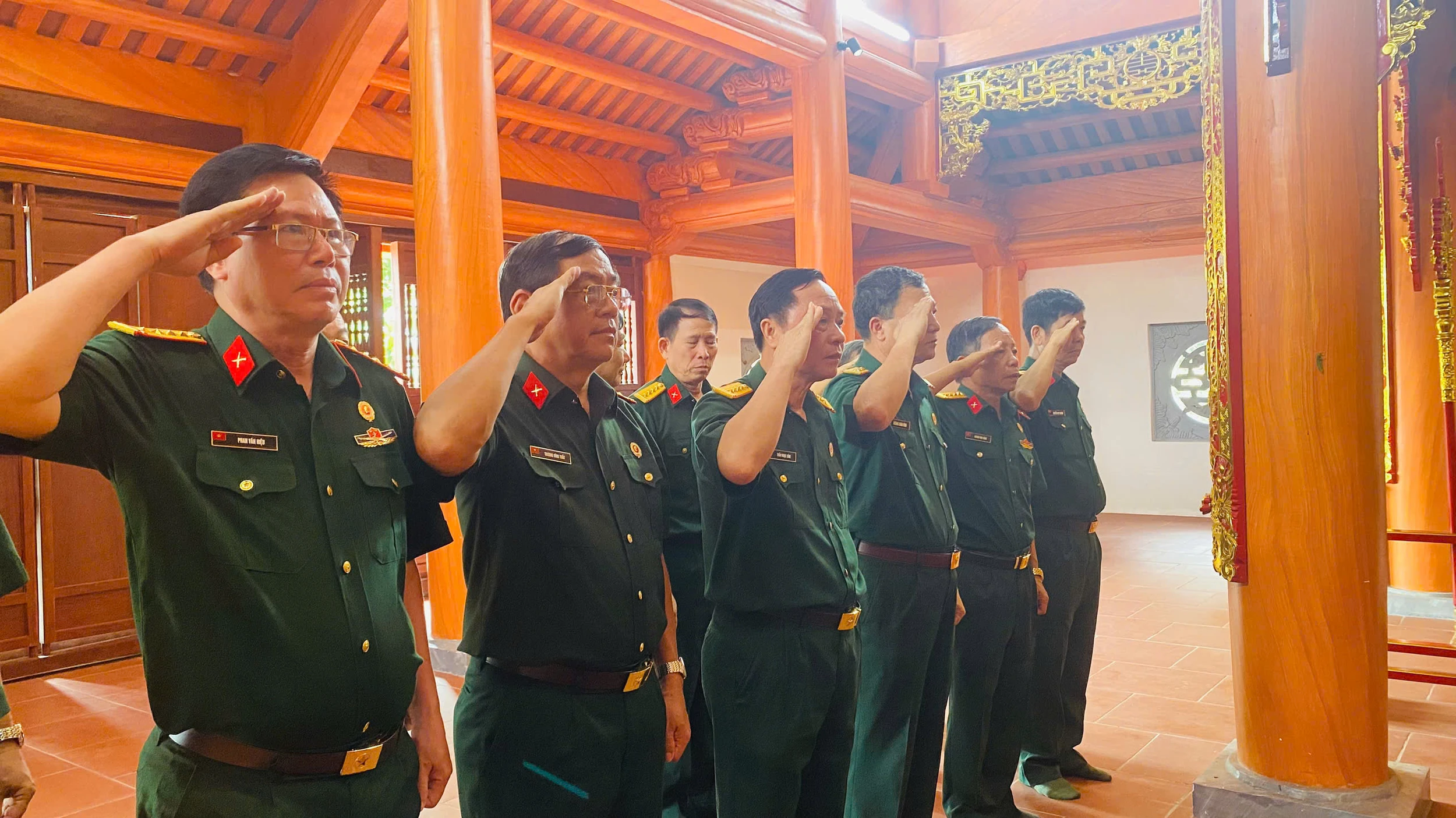 Cựu chiến binh tỉnh Quảng Trị dâng hương tại các “địa chỉ đỏ” trên đường 20 - Quyết Thắng