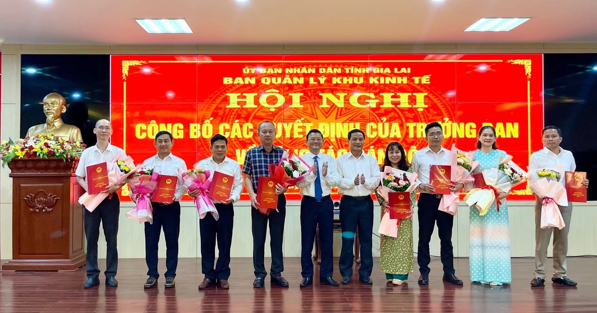Công bố các quyết định về công tác cán bộ thuộc Ban Quản lý Khu kinh tế tỉnh Gia Lai