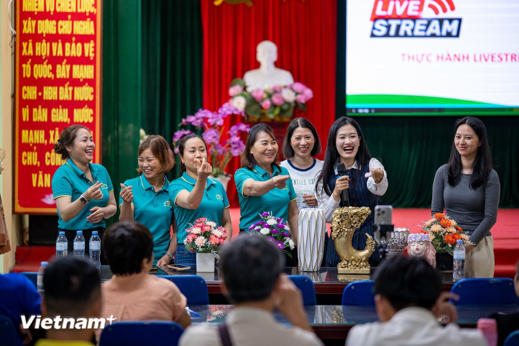 vnp-livestream-ban-hang2.jpg